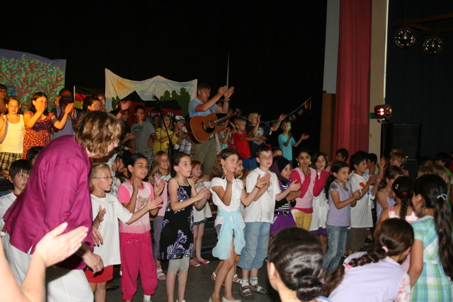 gal/2010/2010 Saitentwist Abschied Duererschule 9.7/2010 Saitentwist Duererschule Abschied 4.Kl. 9.Juli Im Coffee Cor 058.jpg